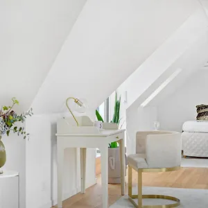spacious-and-bright-1-bedroom-apartment-with-terrace-in.copenhagenhotelselect.com/